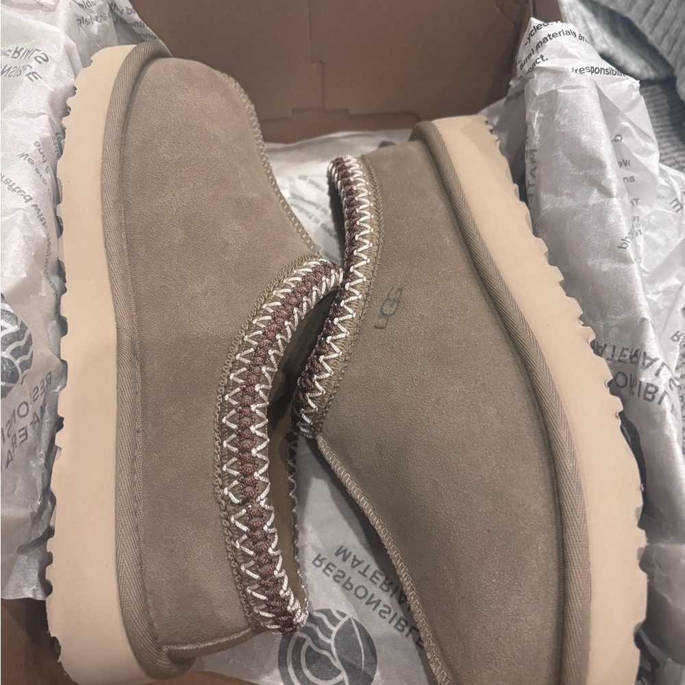 UGG new color Suede Slip-On Shoes brand new size 7 - Picture 8 of 10